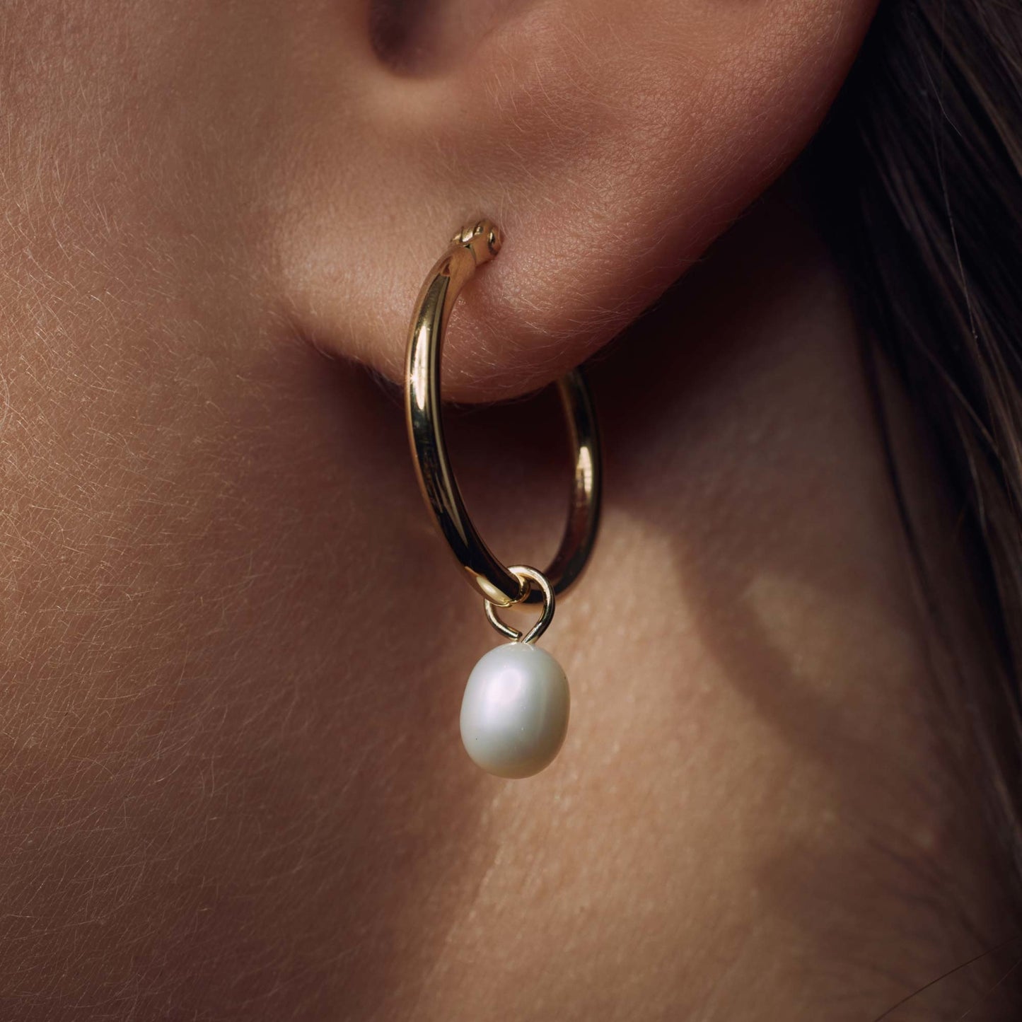 Brioso Cortona Ambra 925 sterling silver gold plated hoop earrings with freshwater pearl - Parte di Me