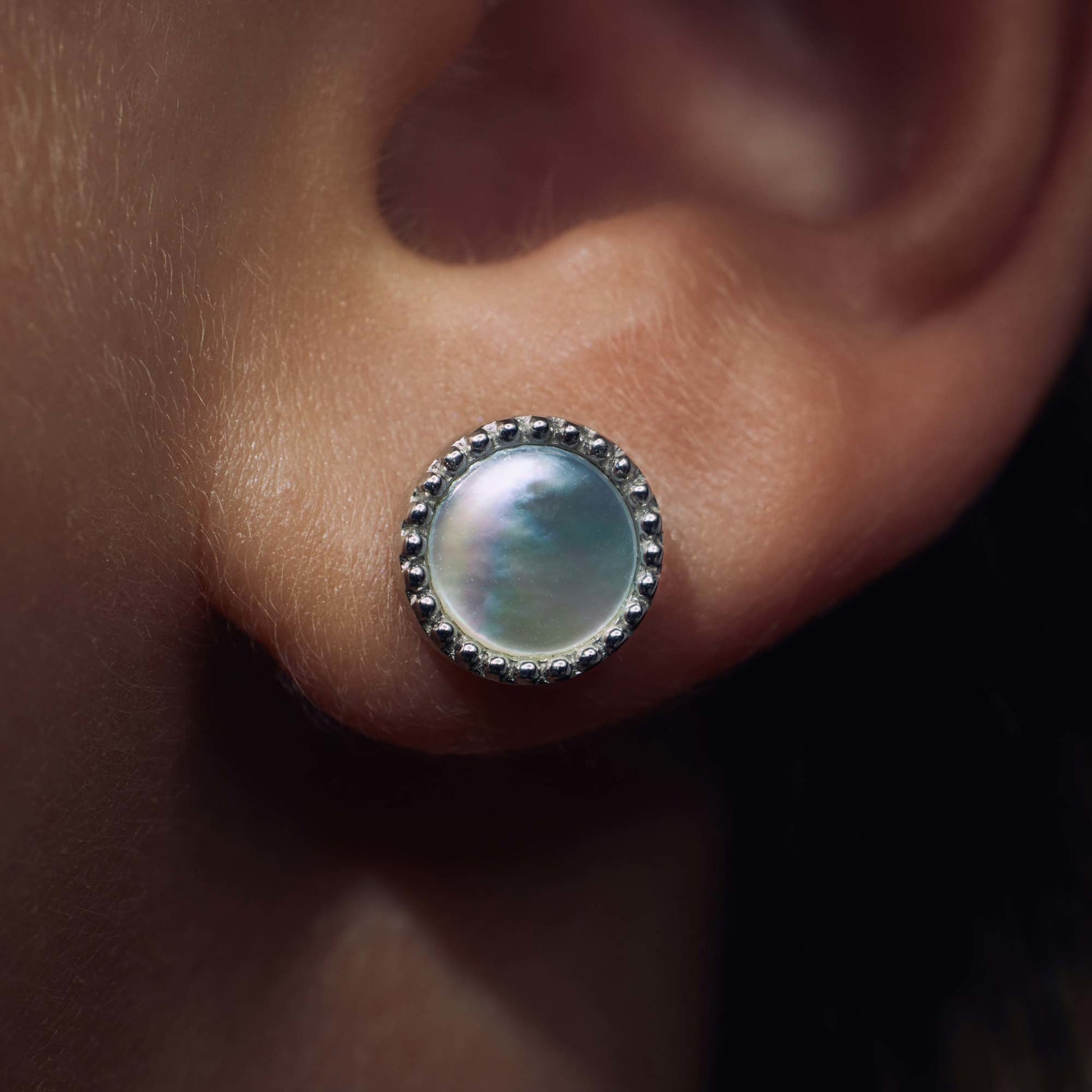 Brioso Cortona Dara 925 sterling silver ear studs with mother of pearl - Parte di Me