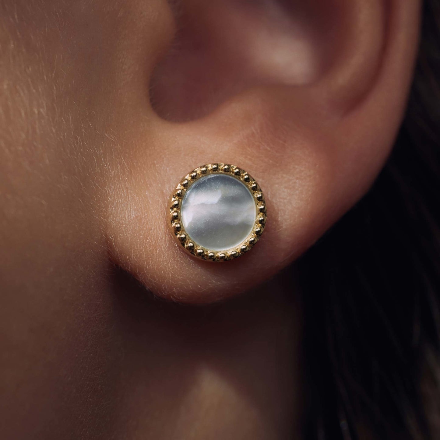 Brioso Cortona Dara 925 sterling silver gold plated ear studs with mother of pearl - Parte di Me