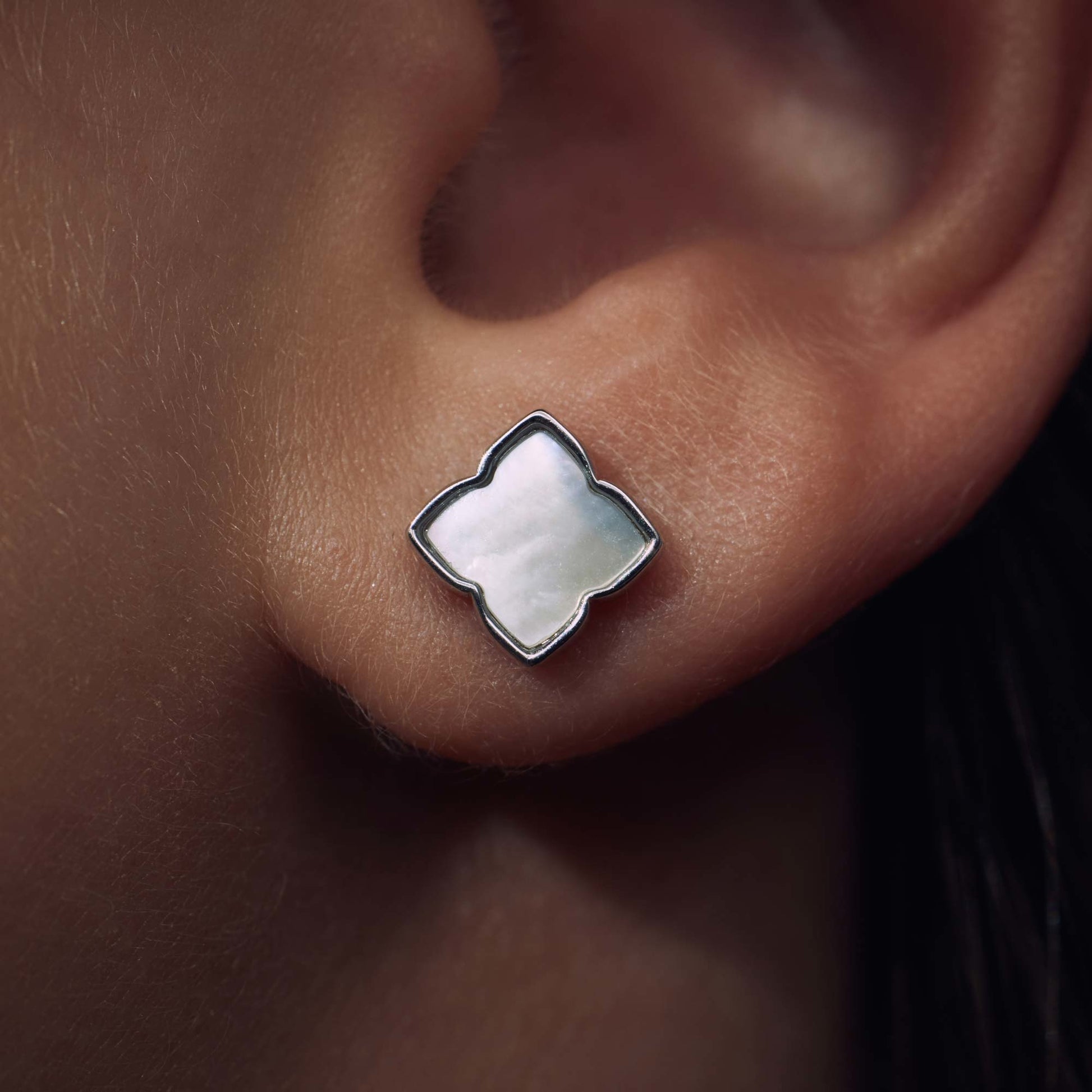 Brioso Cortona Dara 925 sterling silver ear studs with mother of pearl - Parte di Me